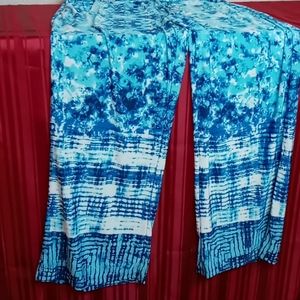 A Sandiva woman pants